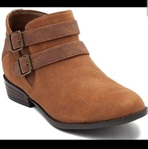 SOLD Madden Girl kest boots